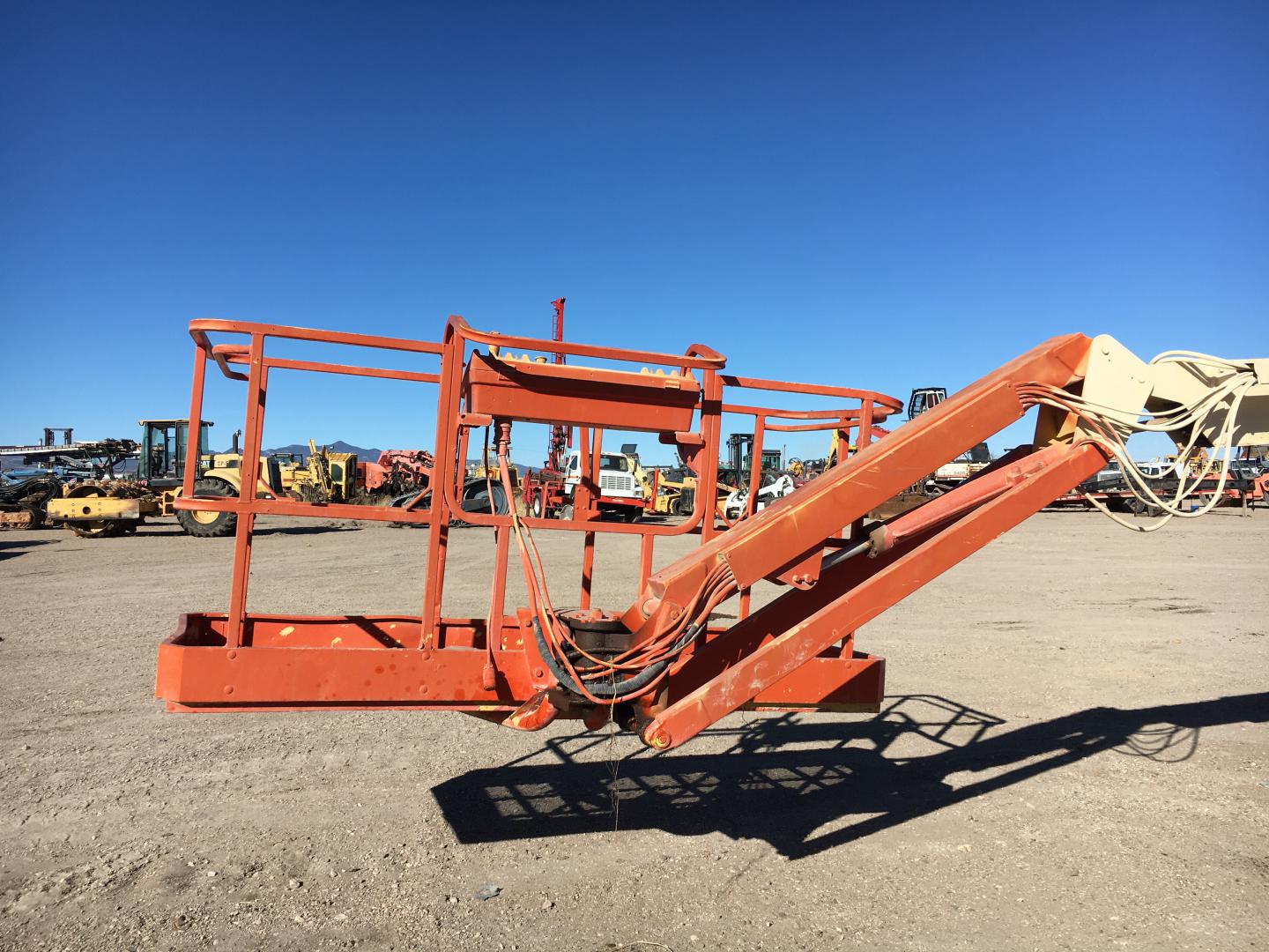 ASCENSOR TIPO CANASTILLA JLG 660SJ